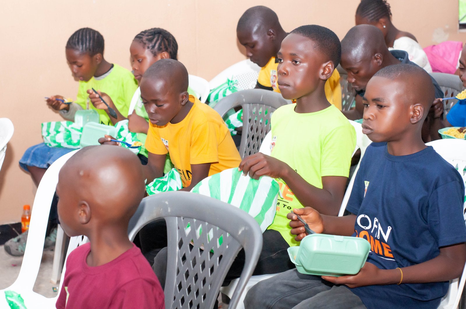 Children in JOFIN T-shirts opening their meal packs